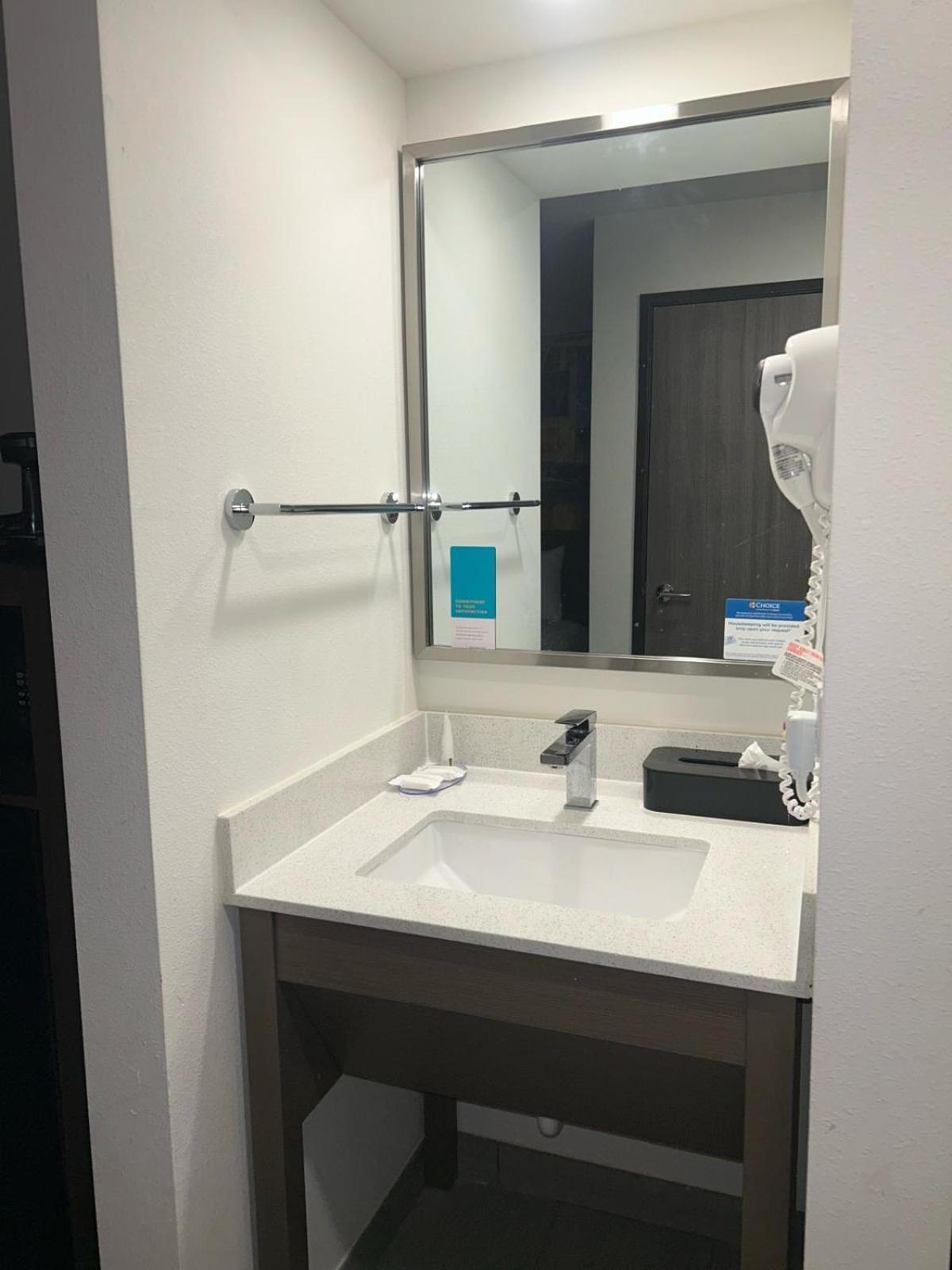 Clarion Pointe Hotel Milwaukee Eksteriør billede