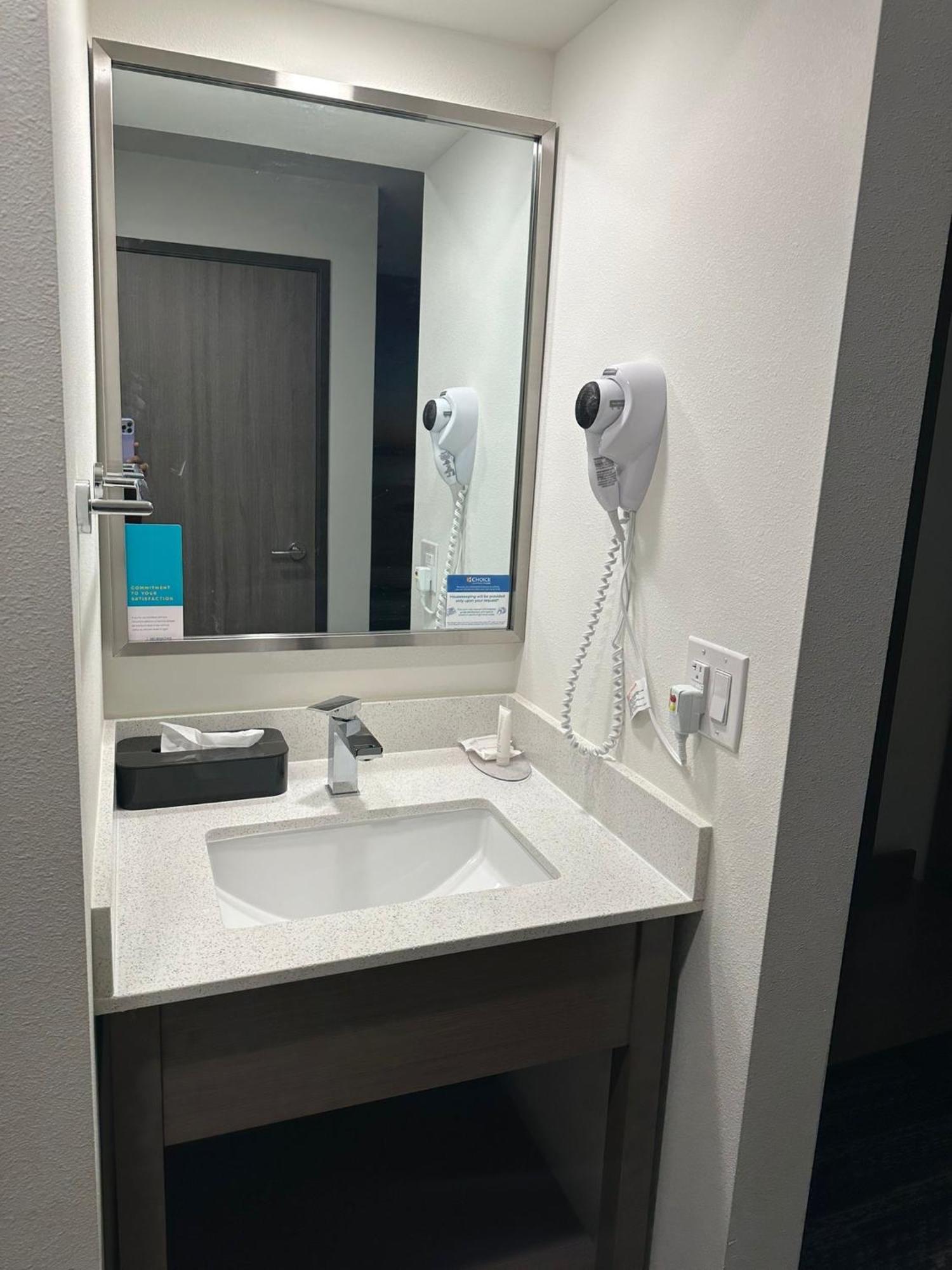 Clarion Pointe Hotel Milwaukee Eksteriør billede