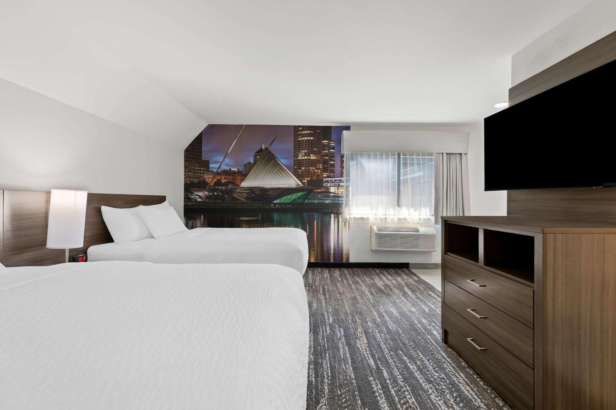 Clarion Pointe Hotel Milwaukee Eksteriør billede