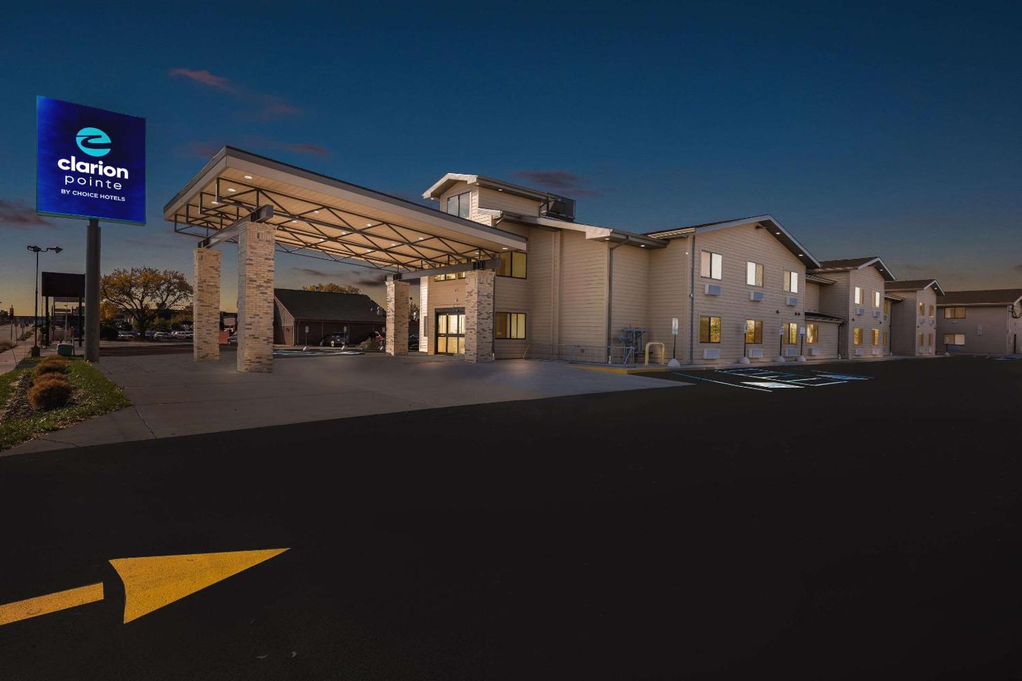Clarion Pointe Hotel Milwaukee Eksteriør billede